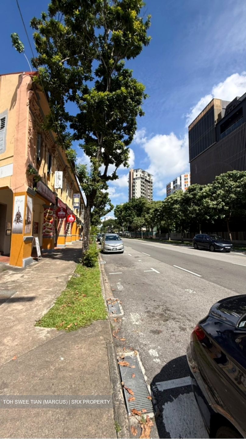 Sims Avenue Centre (D14), Retail #556692931